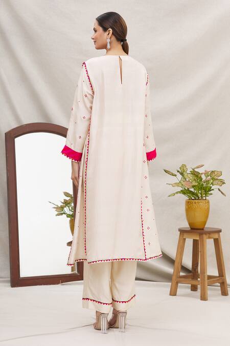 Ekta Singh Silk Panelled Kurta Set 