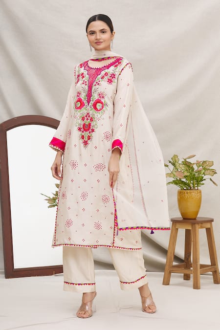 Ekta Singh Silk Panelled Kurta Set 