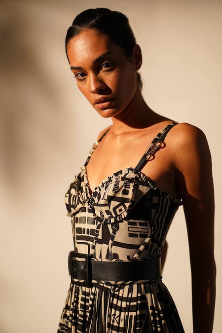 Nikita Mhaisalkar_White Silk Gota Patti Sweetheart Neck Abstract Print Tiered Gown _Online_at_Aza_Fashions