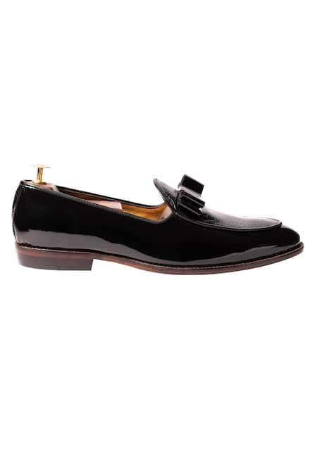 Artimen Black Textured Handcrafted Kiltie Loafers Online at Aza Fashions Artimen_Black Textured Handcrafted Kiltie Loafers _Online_at_Aza_Fashions