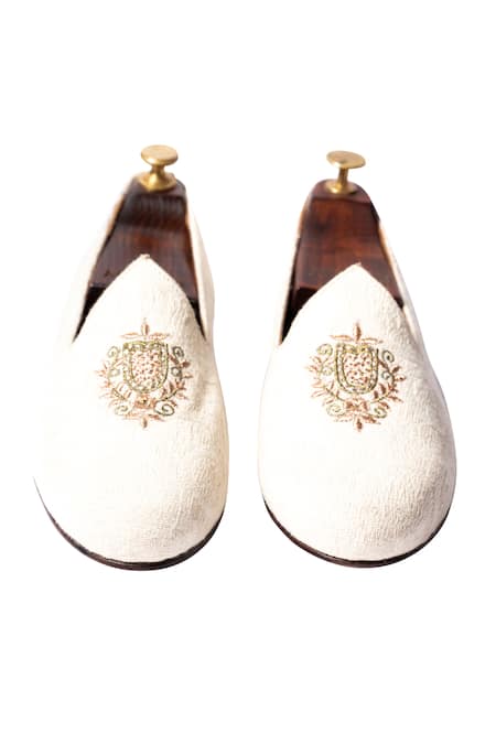 Shop Artimen White Embroidered Handcrafted Juttis at Aza Fashions Shop_Artimen_White Embroidered Handcrafted Juttis _at_Aza_Fashions