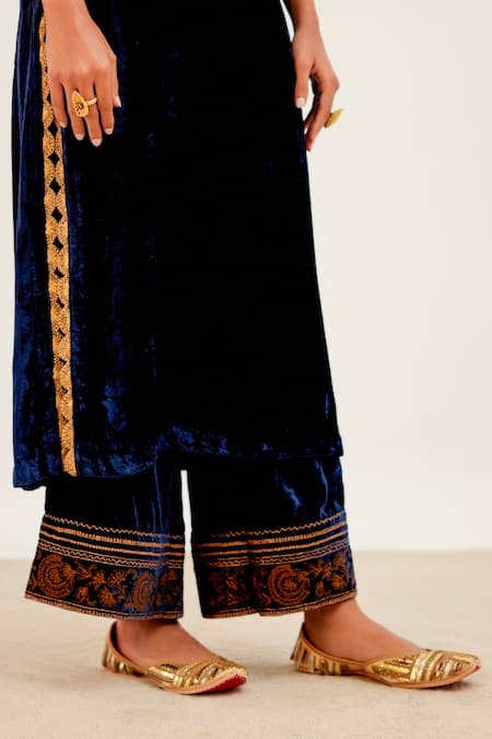 Devnaagri Blue Velvet And Organza Zari Plunge Embroidered Kurta Set Online at Aza Fashions Devnaagri_Blue Velvet And Organza Zari Plunge Embroidered Kurta Set _Online_at_Aza_Fashions