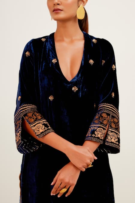 Buy Devnaagri Blue Velvet And Organza Zari Plunge Embroidered Kurta Set Online at Aza Fashions Buy_Devnaagri_Blue Velvet And Organza Zari Plunge Embroidered Kurta Set _Online_at_Aza_Fashions