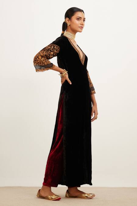 Devnaagri_Black Velvet And Organza Silk Zari Plunge V Neck Embroidered Kurta And Salwar Set _Online_at_Aza_Fashions