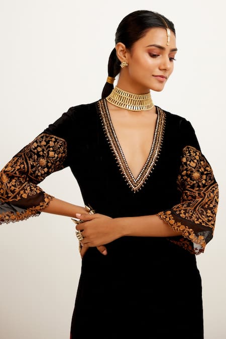 Buy_Devnaagri_Black Velvet And Organza Silk Zari Plunge V Neck Embroidered Kurta And Salwar Set _Online_at_Aza_Fashions