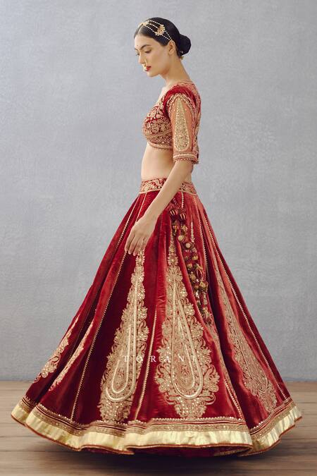 Torani Red Dupatta Organza, Lehenga And Blouse Sindoori Dhwani Bridal Set Online at Aza Fashions Torani_Red Dupatta Organza, Lehenga And Blouse Sindoori Dhwani Bridal Set _Online_at_Aza_Fashions