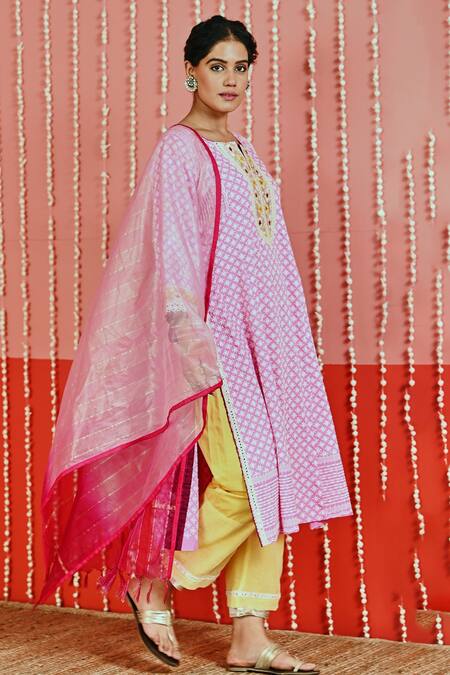 Myaara Pink Cotton, Organza Embroidery, Lace Split V-neck Thread Kurta Set Online at Aza Fashions Myaara_Pink Cotton, Organza Embroidery, Lace Split V-neck Thread Kurta Set _Online_at_Aza_Fashions
