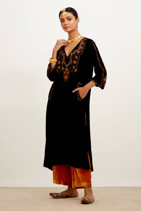 Devnaagri_Black Velvet Floral V Neck Embroidered Kurta Set _Online_at_Aza_Fashions
