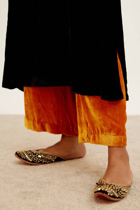 Buy_Devnaagri_Black Velvet Floral V Neck Embroidered Kurta Set _Online_at_Aza_Fashions