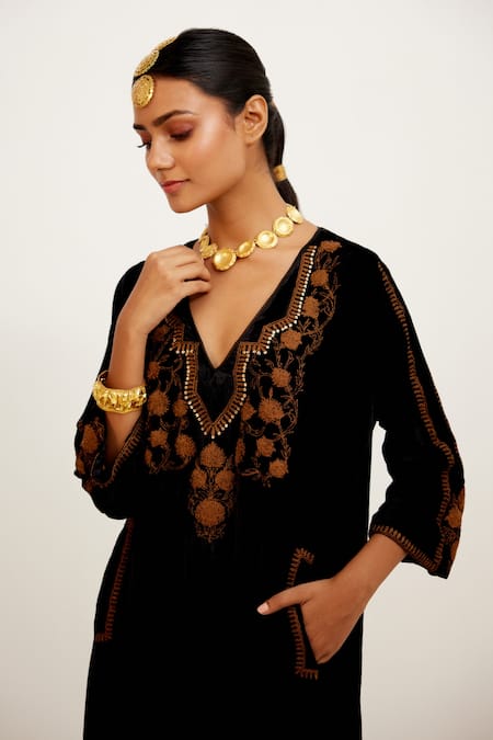 Shop_Devnaagri_Black Velvet Floral V Neck Embroidered Kurta Set _Online_at_Aza_Fashions