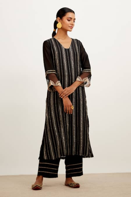 Devnaagri_Black Shantoon And Organza, Chanderi Sequins, Lace V Detailed Kurta Set _Online_at_Aza_Fashions