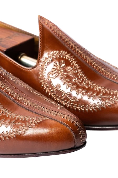 Shop Artimen Brown Leather Handcrafted Juttis Online at Aza Fashions Shop_Artimen_Brown Leather Handcrafted Juttis _Online_at_Aza_Fashions