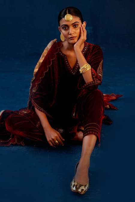 Devnaagri_Maroon Velvet And Organza Silk Zari Notched Embroidered Short Kurta Set _at_Aza_Fashions