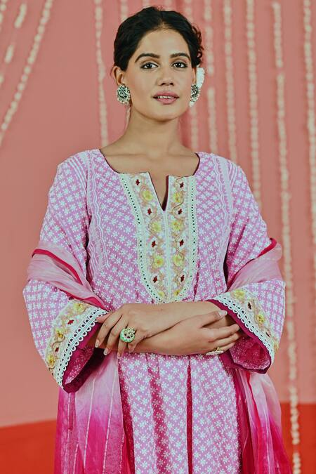 Shop Myaara Pink Cotton, Organza Embroidery, Lace Split V-neck Thread Kurta Set Online at Aza Fashions Shop_Myaara_Pink Cotton, Organza Embroidery, Lace Split V-neck Thread Kurta Set _Online_at_Aza_Fashions