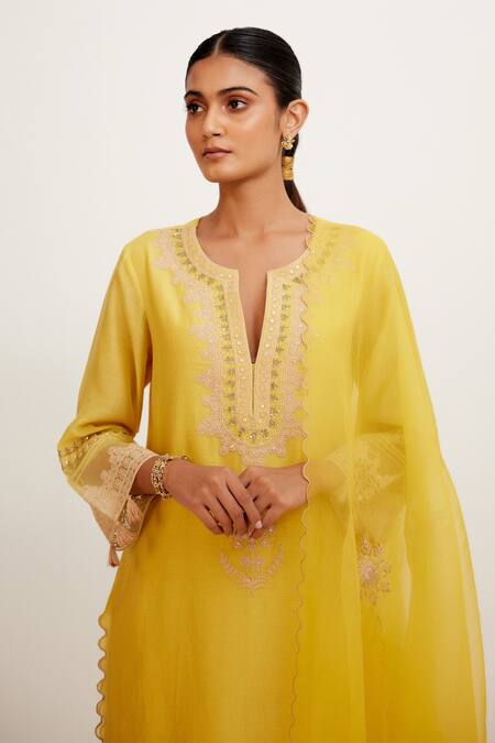 Devnaagri_Yellow Chanderi And Organza Dori, Sequins Notched Floral Embroidered Kurta Set _Online_at_Aza_Fashions