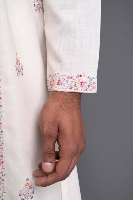 Shop Raghavendra Rathore Jodhpur Off White Cotton Thread Embroidered Kurta Online at Aza Fashions Shop_Raghavendra Rathore Jodhpur_Off White Cotton Thread Embroidered Kurta_Online_at_Aza_Fashions