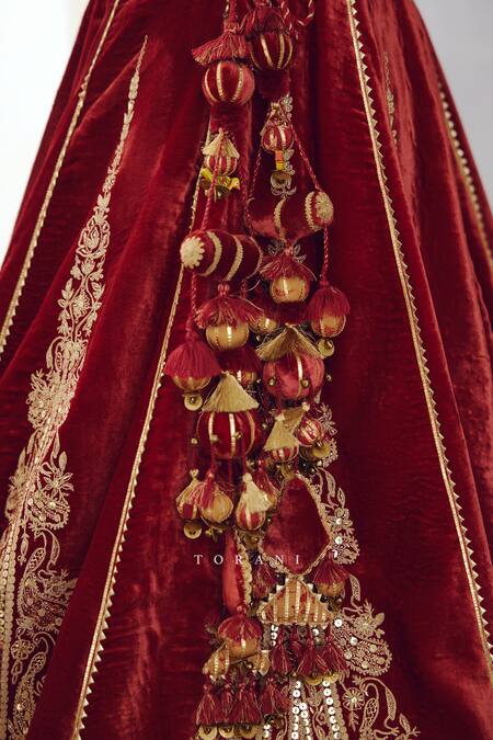 Torani Red Dupatta Organza, Lehenga And Blouse Sindoori Dhwani Bridal Set at Aza Fashions Torani_Red Dupatta Organza, Lehenga And Blouse Sindoori Dhwani Bridal Set _at_Aza_Fashions