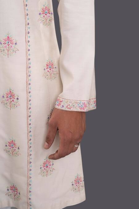 Raghavendra Rathore Jodhpur Off White Silk Thread Embroidered Kurta at Aza Fashions Raghavendra Rathore Jodhpur_Off White Silk Thread Embroidered Kurta _at_Aza_Fashions