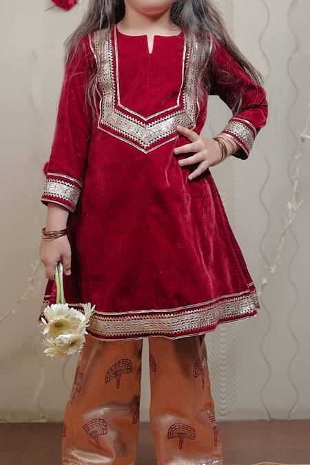 Tiny Colour_Maroon Velvet, Maheshwari, Silk Lace, Embroidery Kurta And Printed Pant Set _Online_at_Aza_Fashions