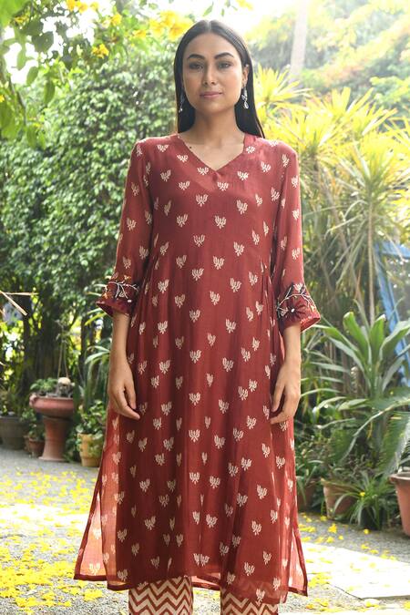 Rekha Agra_Brown Cotton Slub, Handloom Chanderi V Neck Kurta Set _Online_at_Aza_Fashions