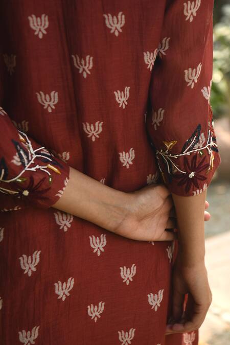 Buy_Rekha Agra_Brown Cotton Slub, Handloom Chanderi V Neck Kurta Set _Online_at_Aza_Fashions