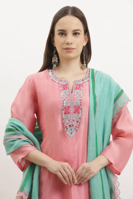 Vrinda By Pundrik Dubey_Pink Kurta And Dupatta Chanderi Silk Notched Embroidered Straight Set_Online_at_Aza_Fashions