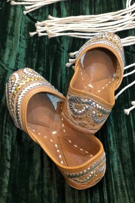 Buy Cilwana Studio Brown Pitta Work Juttis Online at Aza Fashions Buy_Cilwana Studio_Brown Pitta Work Juttis_Online_at_Aza_Fashions