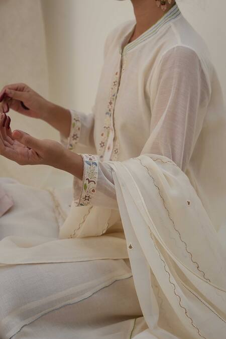 Buy Kanika Sharma Off White Chanderi Silk, Georgette, Chanderi, Organza Pearls, Placket Kurta Set Buy_Kanika Sharma_Off White Chanderi Silk, Georgette, Chanderi, Organza Pearls, Placket Kurta Set