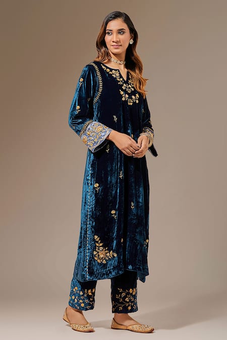 Shop_Anantaa By Roohi_Blue Velvet Floral Notched Placed Embroidered Kurta _Online_at_Aza_Fashions