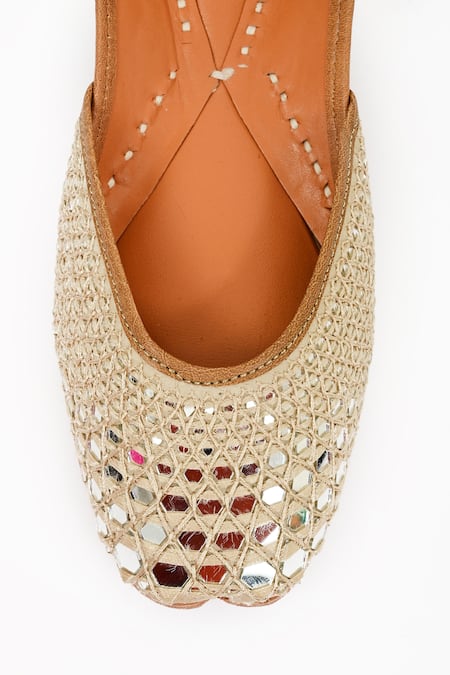 Shop Miar Designs Ivory Resham Thread And Mirror Embroidered Tej Juttis Online at Aza Fashions Shop_Miar Designs_Ivory Resham Thread And Mirror Embroidered Tej Juttis_Online_at_Aza_Fashions