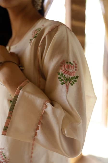 Shop_Raiman_Off White Chanderi Embroidery Round Neck Thread Kurta Set _Online_at_Aza_Fashions