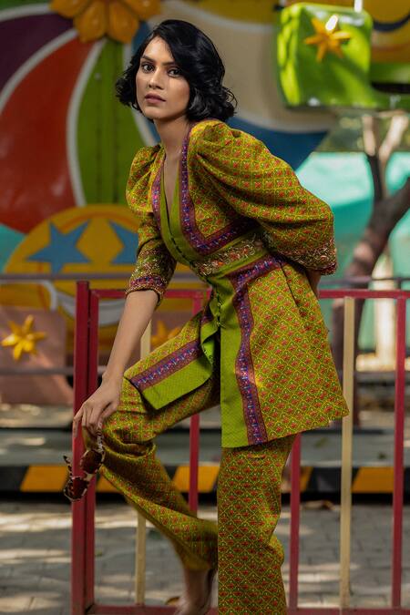 Shop Irrau By Samir Mantri Green Linen, Satin Embroidery V-neck Quatrefoil Floral Print Top With Pant Online at Aza Fashions Shop_Irrau By Samir Mantri_Green Linen, Satin Embroidery V-neck Quatrefoil Floral Print Top With Pant _Online_at_Aza_Fashions