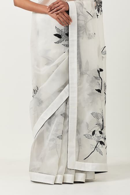 Shop Label Earthen Ivory Organza, Silk Embroidery Round Neck Madhubala Saree With Blouse Online at Aza Fashions Shop_Label Earthen_Ivory Organza, Silk Embroidery Round Neck Madhubala Saree With Blouse _Online_at_Aza_Fashions