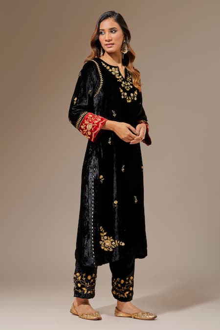 Shop_Anantaa By Roohi_Black Velvet Floral Notched Embroidered Straight Kurta _Online_at_Aza_Fashions