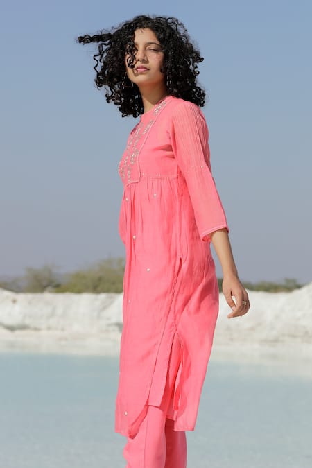 Tatwa_Coral Handloom Cotton, Viscose, Silk Chanderi Resham Kurta And Pant Set _Online_at_Aza_Fashions