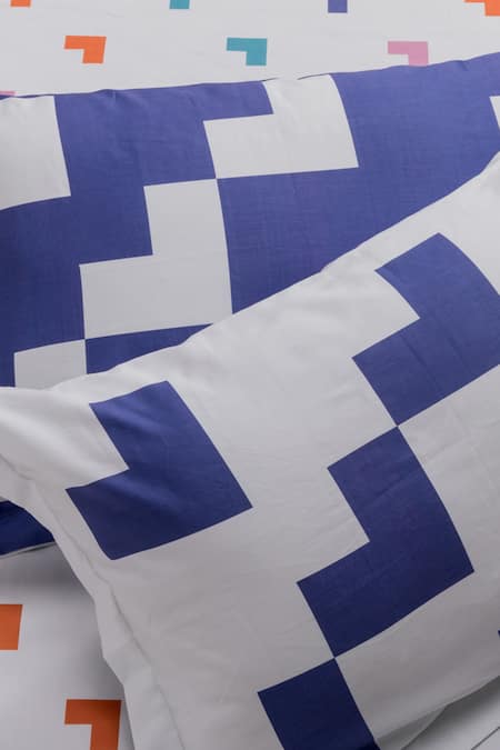 Shop_Kyoona_White 100% Cotton Print Chaukona Contrast Geometric Bedsheet Set_Online_at_Aza_Fashions