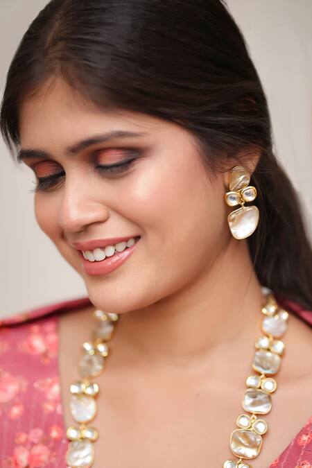 Shop Ishhaara Gold Plated Pearls Marble Effect Necklace Set Online at Aza Fashions Shop_Ishhaara_Gold Plated Pearls Marble Effect Necklace Set _Online_at_Aza_Fashions