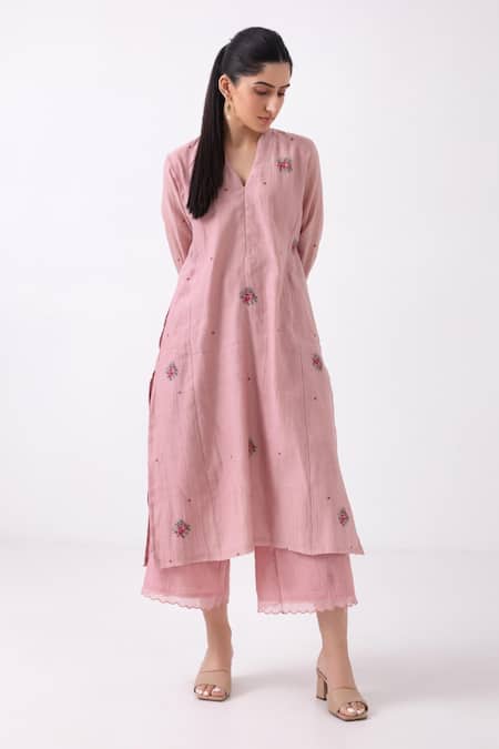 Shop Label Shreya Sharma Pink Chanderi Embroidery V-neck Panelled Kurta Set Online at Aza Fashions Shop_Label Shreya Sharma_Pink Chanderi Embroidery V-neck Panelled Kurta Set _Online_at_Aza_Fashions
