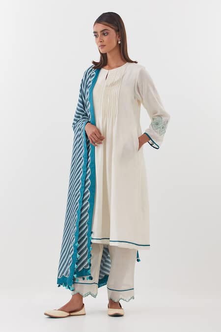 Shop Amisha Kothari Ivory Chanderi , Organza Kusum Straight Kurta Set With Contrast Dupatta Online at Aza Fashions Shop_Amisha Kothari_Ivory Chanderi , Organza Kusum Straight Kurta Set With Contrast Dupatta _Online_at_Aza_Fashions