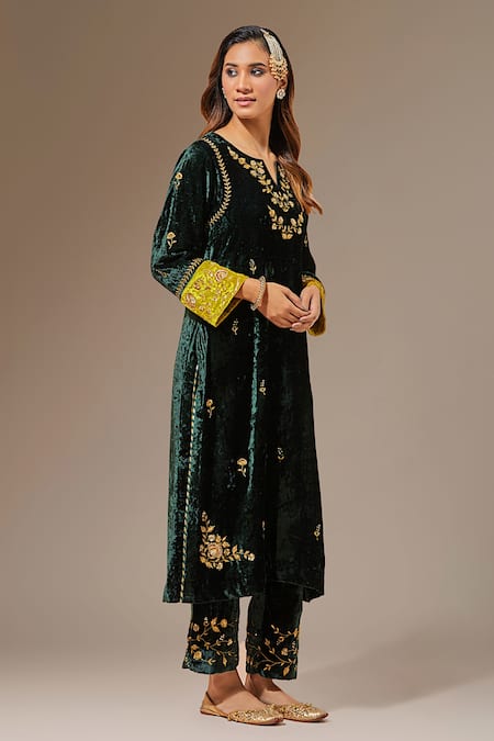 Shop_Anantaa By Roohi_Green Velvet Floral Notched Embroidered Placement Kurta _Online_at_Aza_Fashions