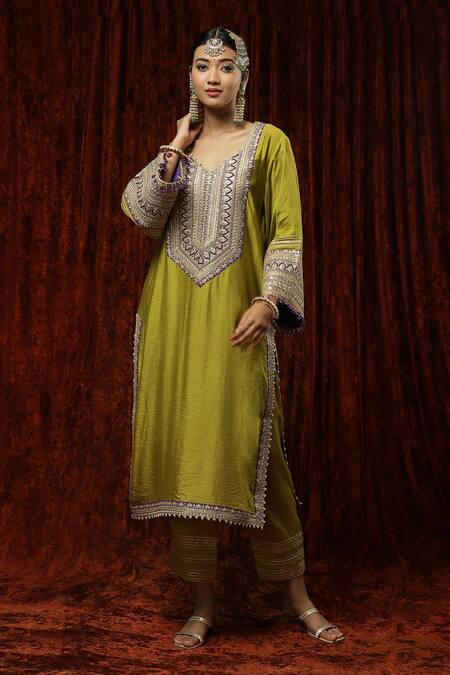 Shikhar Sharma_Green Silk Chanderi Embroidered Pearl Leaf Neck Kurta Pant Set _at_Aza_Fashions