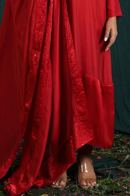 Shop The Aarya Red Silk, Maheshwari Beads V-neck Solid Anarkali Set With Embroidered Dupatta Online at Aza Fashions Shop_The Aarya_Red Silk, Maheshwari Beads V-neck Solid Anarkali Set With Embroidered Dupatta _Online_at_Aza_Fashions