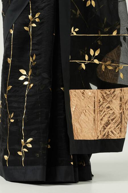 Shop Label Earthen Black Organza, Silk Foil Printing Surma Sona Patti Printed Saree With Blouse Online at Aza Fashions Shop_Label Earthen_Black Organza, Silk Foil Printing Surma Sona Patti Printed Saree With Blouse _Online_at_Aza_Fashions