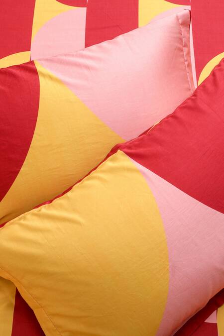 Shop Kyoona Red 100% Cotton, Satin Weave Scallop Pattern The Echo Bedcover Set Online at Aza Fashions Shop_Kyoona_Red 100% Cotton, Satin Weave Scallop Pattern The Echo Bedcover Set_Online_at_Aza_Fashions