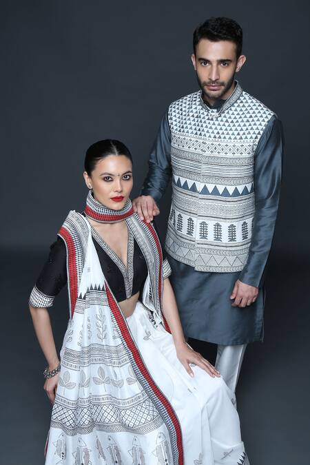 Shop Sanjev Marwaaha Ivory Chanderi Printed Leaf V Neck Motif Saree With Blouse Online at Aza Fashions Shop_Sanjev Marwaaha_Ivory Chanderi Printed Leaf V Neck Motif Saree With Blouse_Online_at_Aza_Fashions