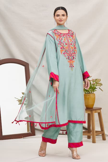 Ekta Singh Silk Panelled Kurta Set 