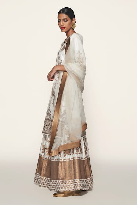 Payal Khandwala White Bocade Round Woven Kurta Online at Aza Fashions Payal Khandwala_White Bocade Round Woven Kurta_Online_at_Aza_Fashions