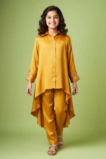 Aakaar Placement Floral Embellished Tunic Pant Set For Kids