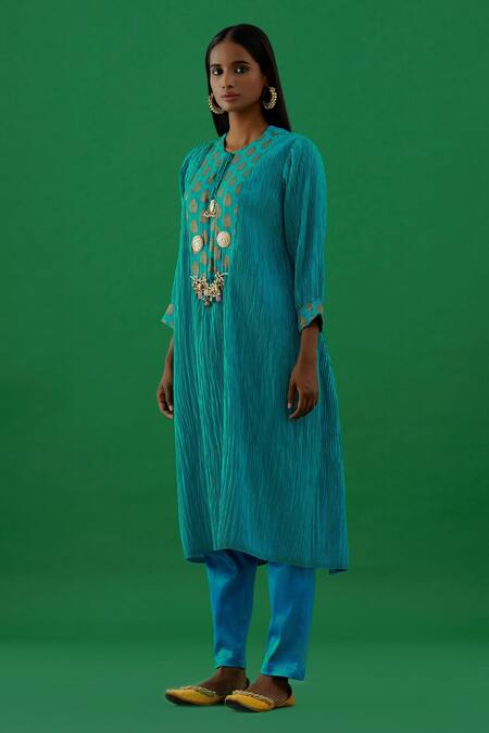 5elements Blue Pleated Polyester Mix Embellishment Brooch Notched Tunic Online at Aza Fashions 5elements_Blue Pleated Polyester Mix Embellishment Brooch Notched Tunic _Online_at_Aza_Fashions