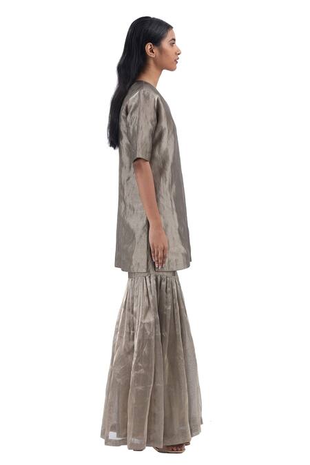 Buy_Akaaro_Grey Silk Round Neck Kurta Set With Stripe Woven Dupatta _Online_at_Aza_Fashions